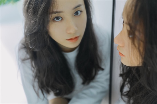 暖暖视频免费播放完整版:一款免费无限观看精彩美女福利视频的影视娱乐软件