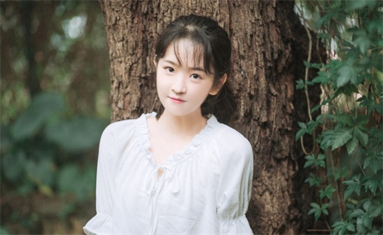 小草社区视频完整版app:一款播放高清精彩影片的视频播放应用