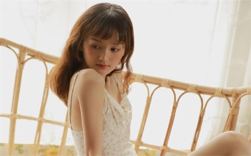 芳草直播免费观看：一款完全没有任何广告的掌上视频播放软件